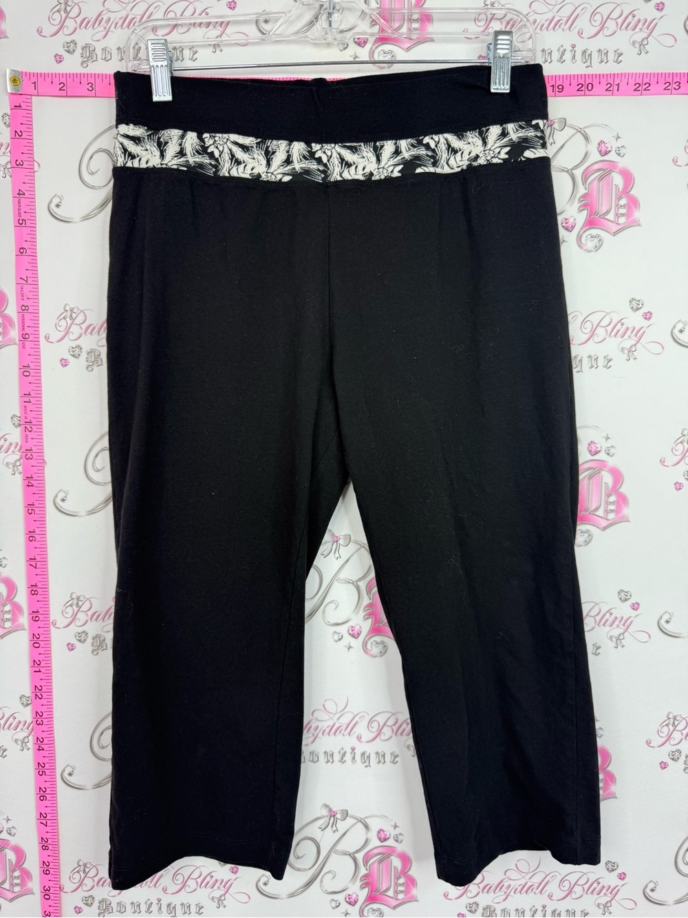 MIKK Athletica capri pants Black Top white tropical leafs